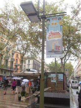 Campaña para evitar la compra de cerveza a lateros en Barcelona