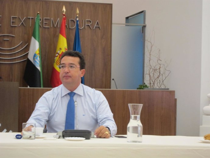 Fernando Manzano, presidente del Parlamento extremeño