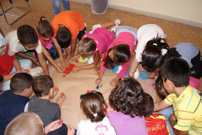 Niños participando en un taller en Las Palmas de Gran Canaria