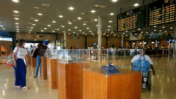 Muestra de 26 maquetas de aviones históricos en el Aeropuerto de Reus