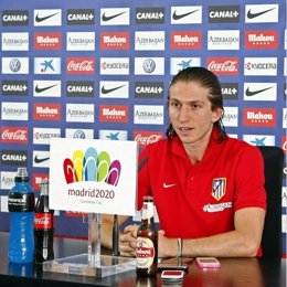 Filipe Luis en rueda de prensa con el apoyo a Madrid 2020