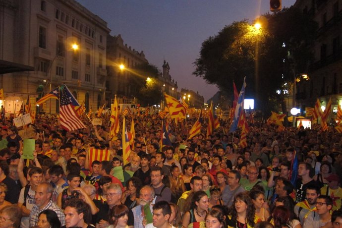 Gran manifestación independentista en el centro de Barcelona en la Diada. 11 de 