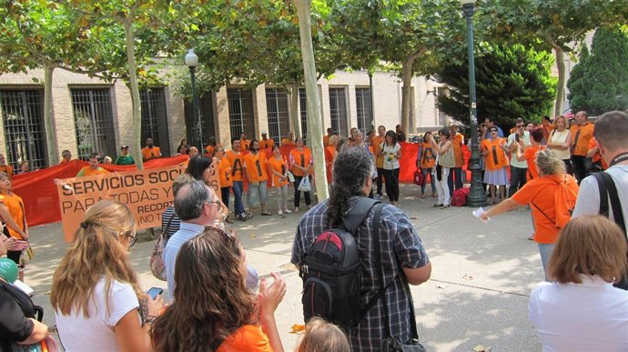 Concentración de Marea Naranja en rechazo a la reforma del IAI