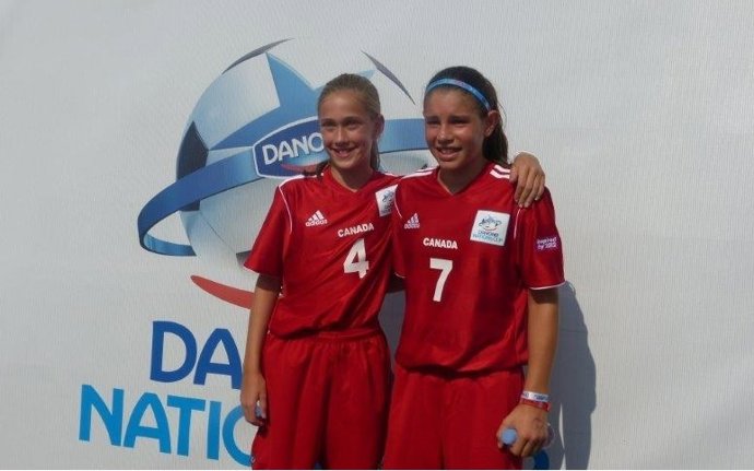 Jessica y Emily, únicas jugadoras femeninas de la DNC