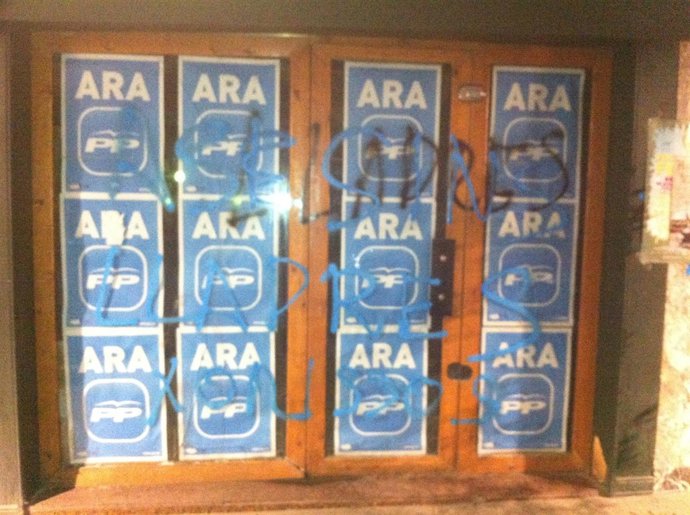 Ataque a la sede del PP en Balaguer (Lleida)