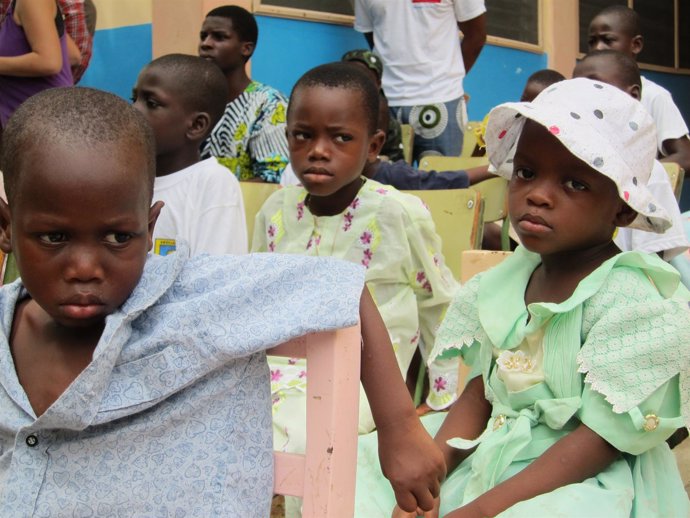Niños Acogidos En El Centro De Mensajeros De La Paz En Benín