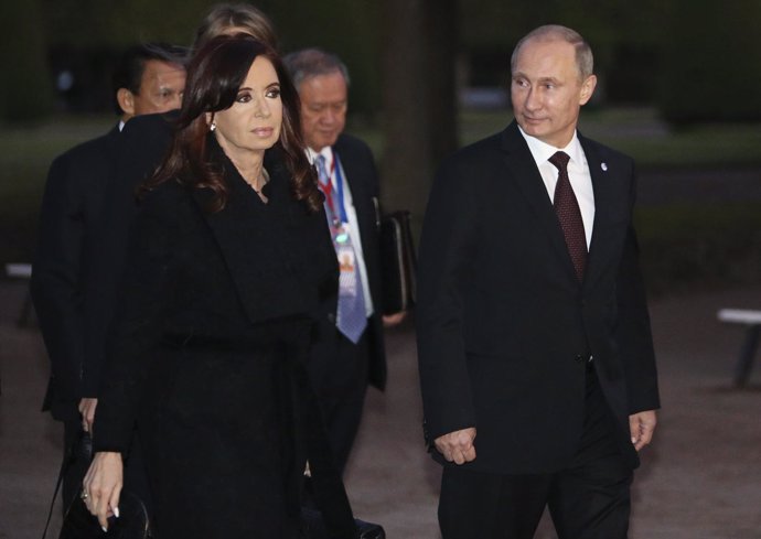 La presidenta argentina, Cristina Fernández, junto al mandatario ruso Putin