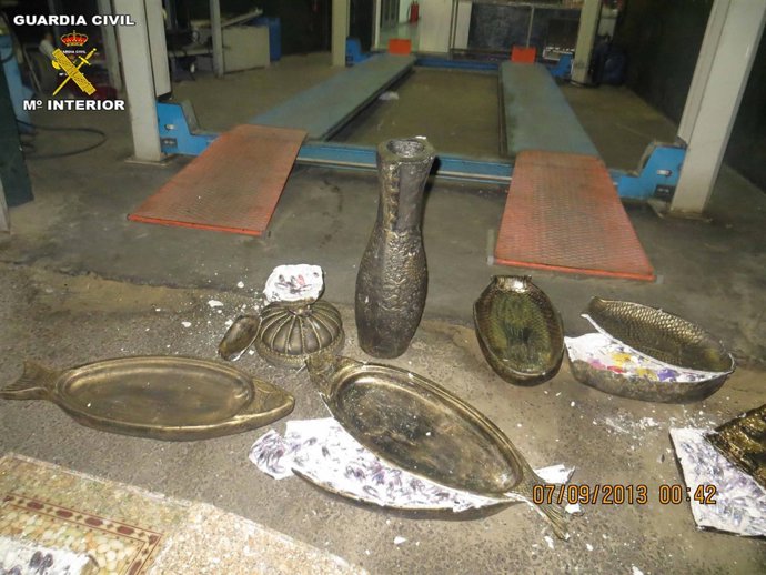 Hachís ocultos en piezas de escayola