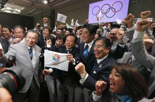 La delegación de Tokio celebra su elección como sede para los JJOO 2020