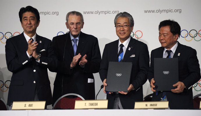 Shinzo Abe, Jacques Rooge, Naoki Inose y Tsunekazu Takeda