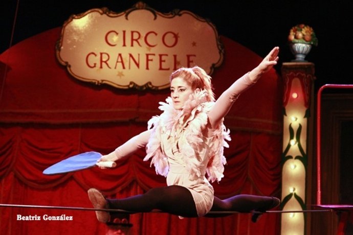 Artista aérea del Circo Gran Fele
