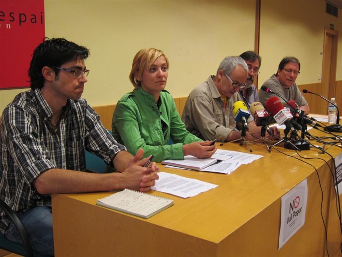 Miembros De La Plataforma 'No Vull Pagar' Y De Los Sindicatos De Los Peajes