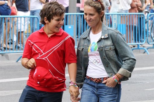 La Infanta Elena y su hijo Froilán acuden a la fiesta en apoyo a Madrid 2020