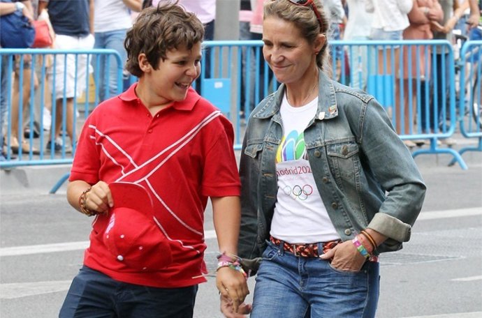 La Infanta Elena y su hijo Froilán acuden a la fiesta en apoyo a Madrid 2020