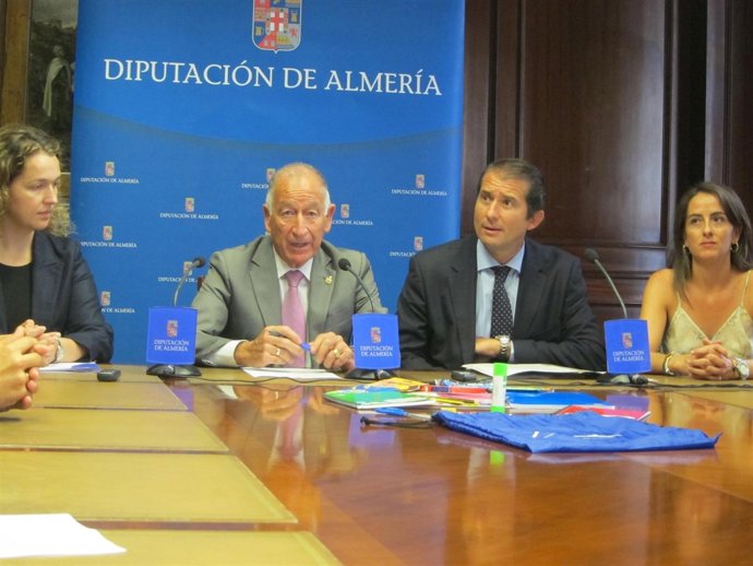 Amat junto al director genera de la Caixa en Andalucía oriental