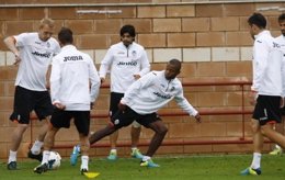 Dorlan Pabón entrenando con el valencia