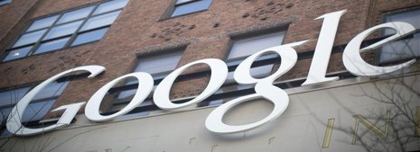 El símbolo de Google en su casa matriz de Nueva York, ene 8 2013