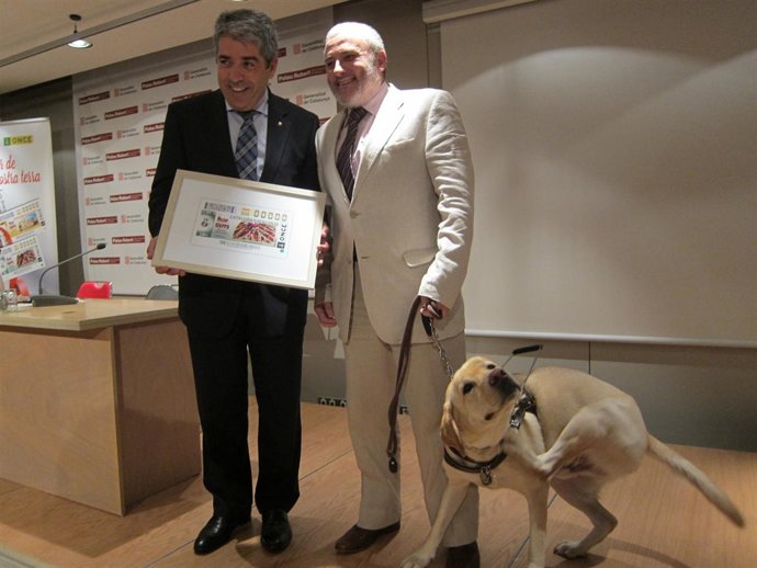 Francesc Homs (conseller de Presidencia) y Xavier Grau (delegado de la Once) 