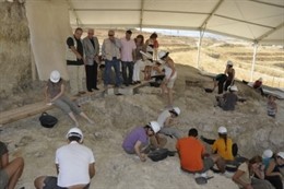 Luciano Alonso en los yacimientos de Orce                  