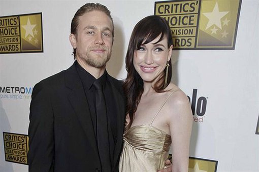 Qué piensa la novia de Charlie Hunnan 