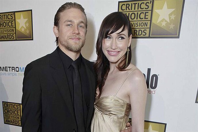 Qué piensa la novia de Charlie Hunnan 