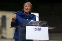 Chile.- Bachelet crítica a los que defienden el golpe porque la democracia se salva con "más democracia"