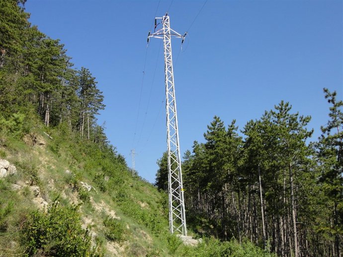 Instalación de media tensión en la Pobla de Segur (Lleida)