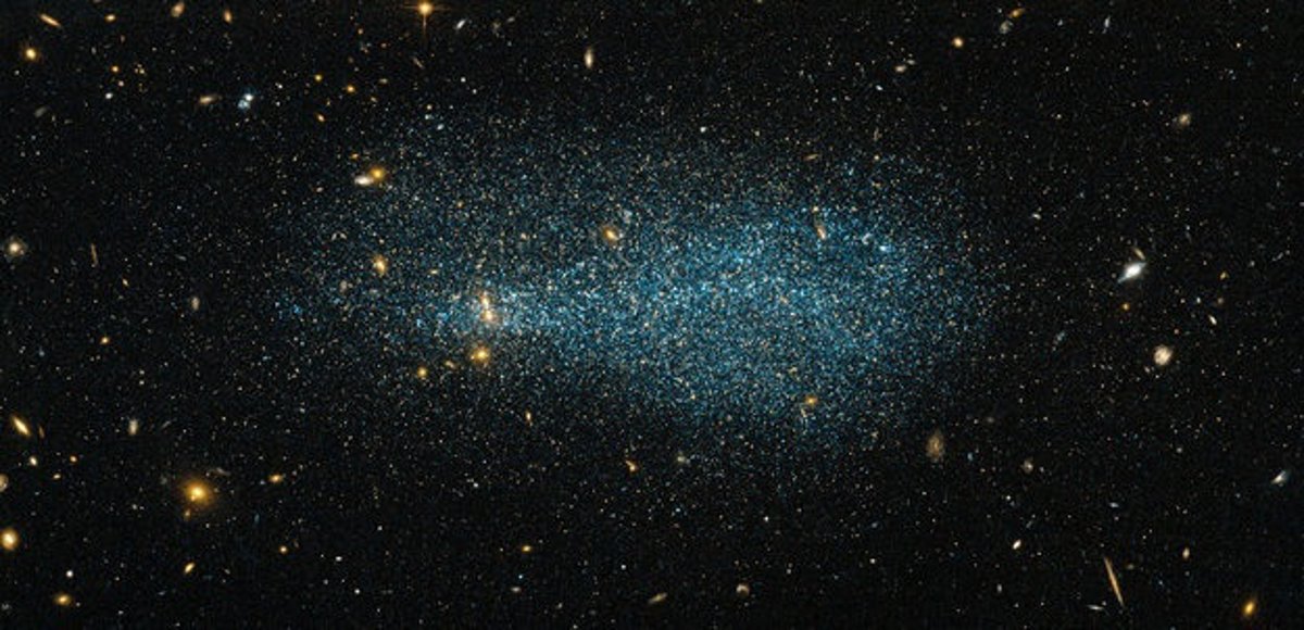 El telescopio 'Hubble' captura la imagen de una galaxia enana en la ...