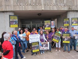 Apoyo a la afectada por preferentes imputada por protestas en el Congreso