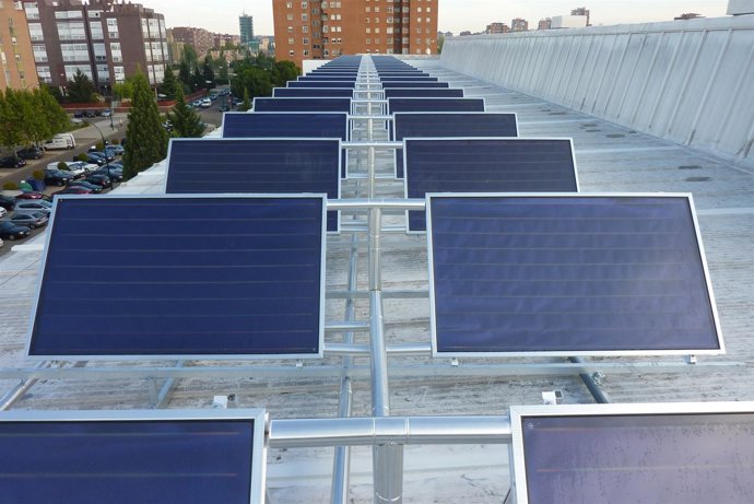 Paneles Solares En El Polideportivo Pisuerga