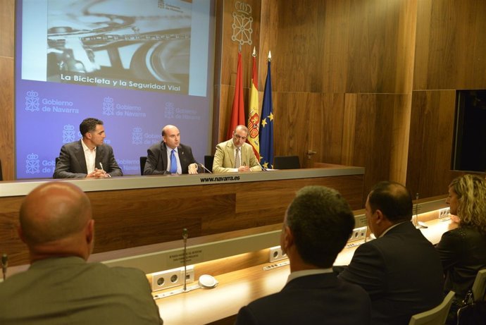 Miguel Induráin, Javier Morrás y Julio Laria.                    