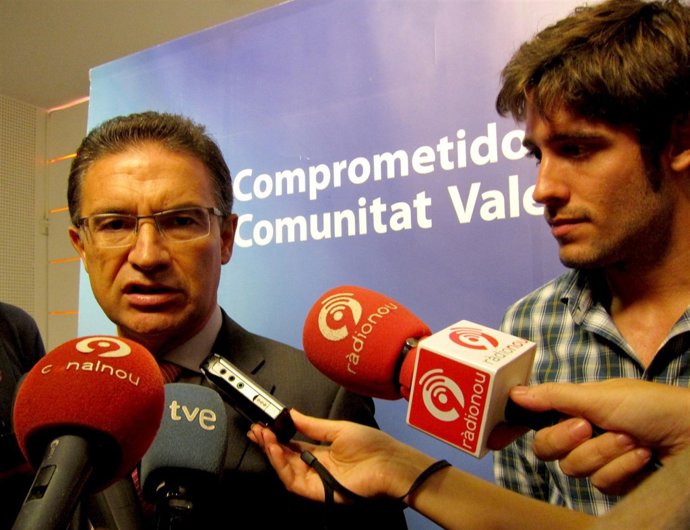 Castellano (PPCV) y Caballero (NNGG) atienden a los medios.