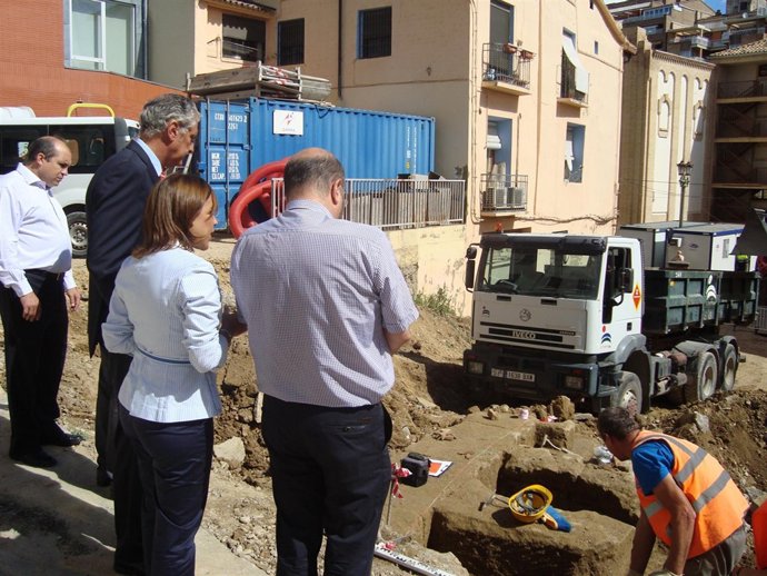 Suárez y Alós han visitado este martes las obras en estas calles de Huesca
