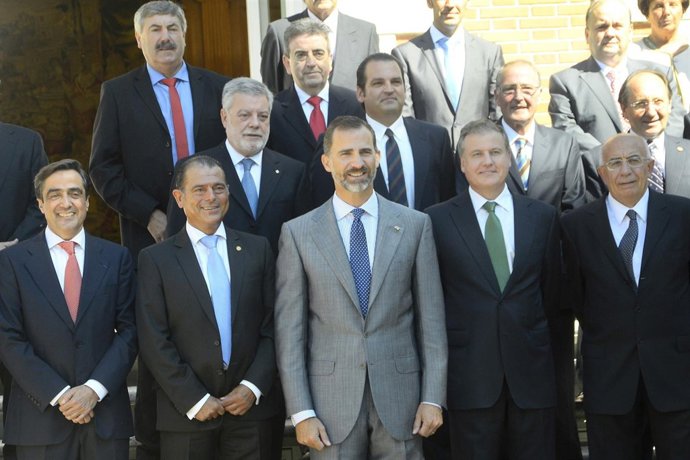 Entrega de la Medalla de Oro de la Cámara de Torrelavega al Príncipe 