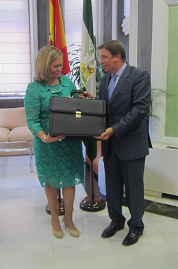 Traspaso de cartera de Medio Ambiente de Luis Planas a María Jesús Serrano