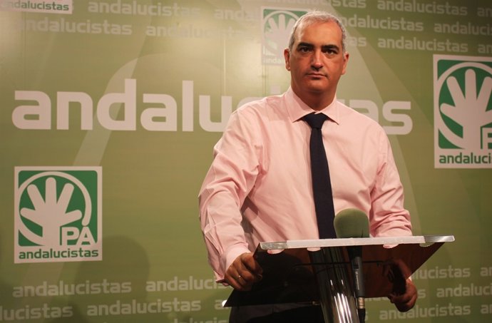 El secretario general del PA, Antonio Jesús Ruiz, hoy en rueda de prensa