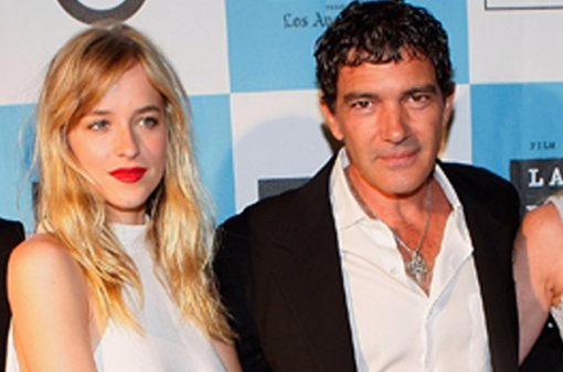 Antonio Banderas dice que  Dakota Johnson esta encantada con su papel 