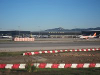 El aeropuerto de El Prat supera por primera vez a Barajas con 3,9 millones de pasajeros