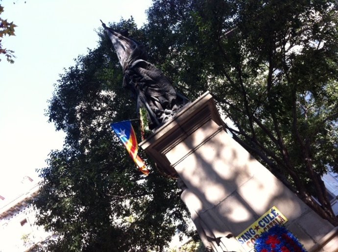 'Estelada' En El Monumento A Casanova Por La Diada