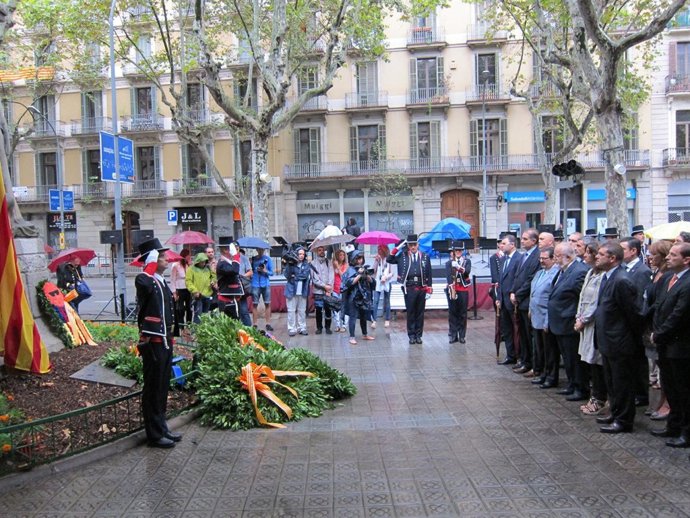 Ofrenda del ayuntamiento en la Diada