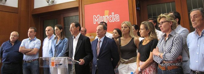 Equipo de Gobierno del Ayuntamiento de Murcia, con su alcalde, Cámara