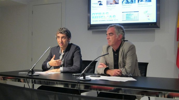 El consejero Cruz acompañado del director Auditorio