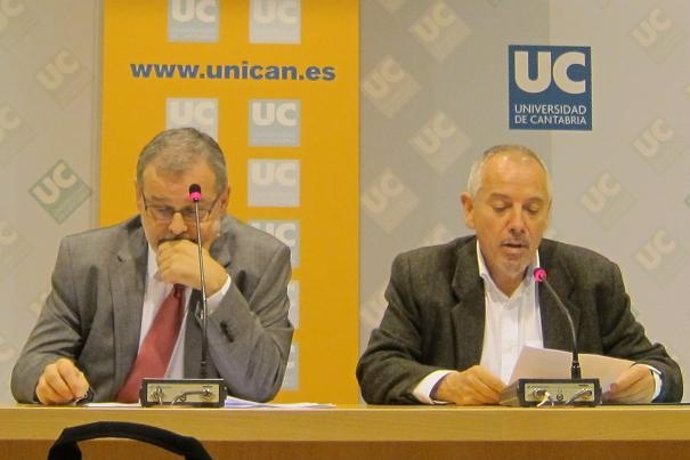 Vicerrector de Investigación de UC, Ángel Pazos,  y catedrático Ángel Irabien