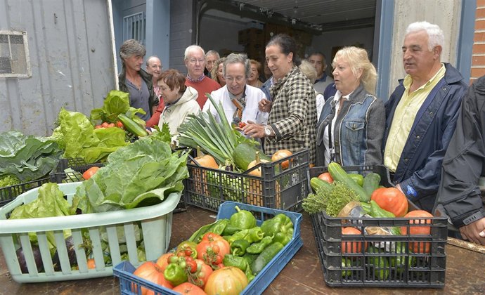Entrega de verduras y hortalizas a la Cocina Económica