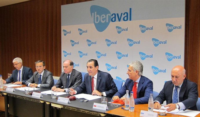 Firma del convenio para financiar proyectos en el exterior