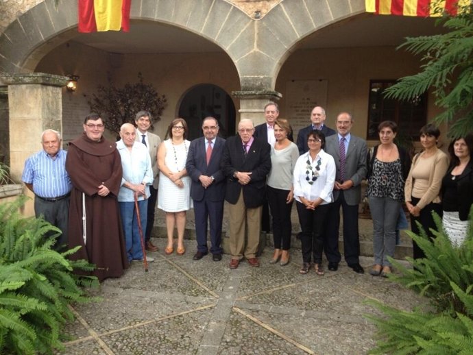 Mesa del Parlament visita Petra