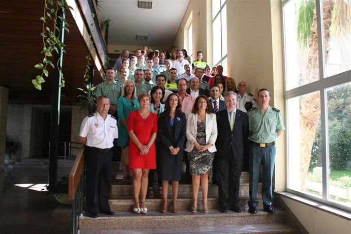 Carmen Crespo con los alcaldes de municipios