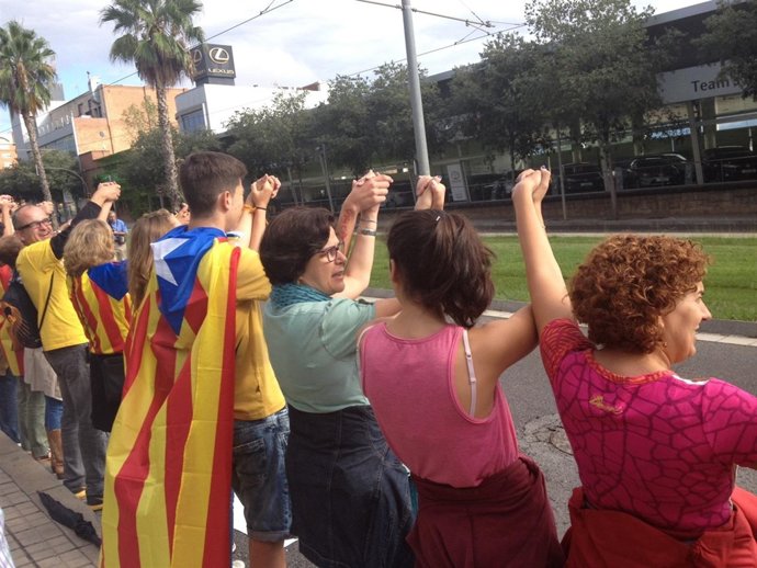 Asistentes a la Via Catalana