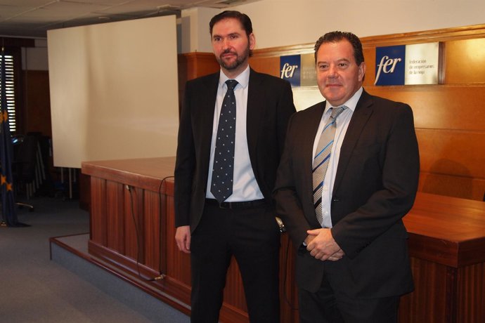 El secretario general de la FER, Eduardo Fernández, y Javier Ureña     