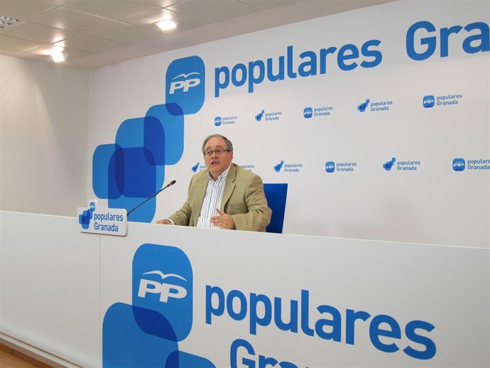 Antonio Ayllón, en rueda de prensa